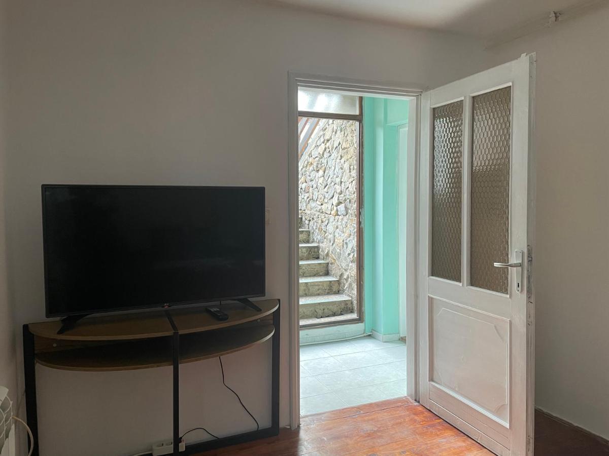5Min Airport Apartment Surcin Ngoại thất bức ảnh