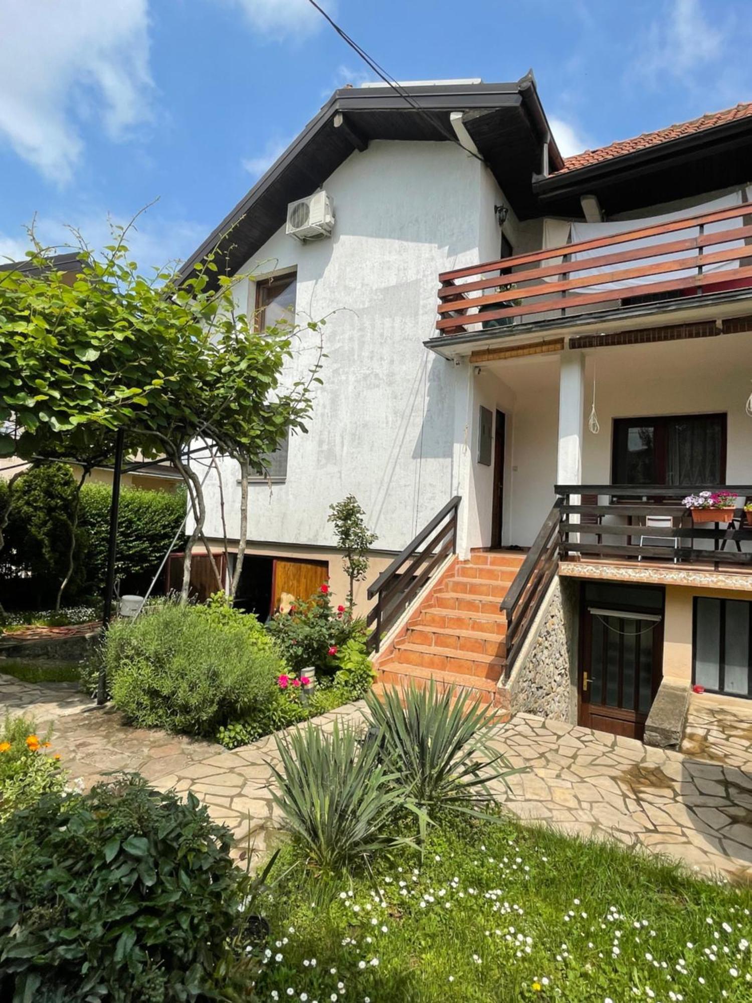 5Min Airport Apartment Surcin Ngoại thất bức ảnh